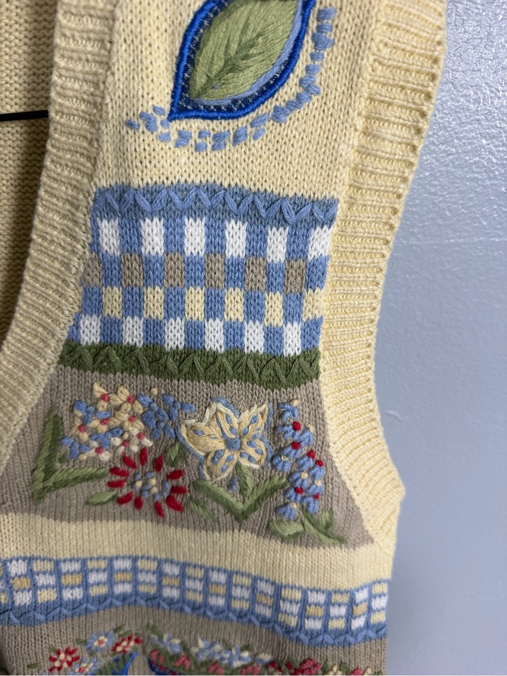 Koret Cream & Blue Embroidered Knit Cottage Patterned V-Neck Sweater Vest - Picture 7 of 7